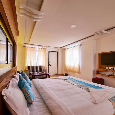 אוטי Anika Palace By Pepe Inn Hotel מראה חיצוני תמונה