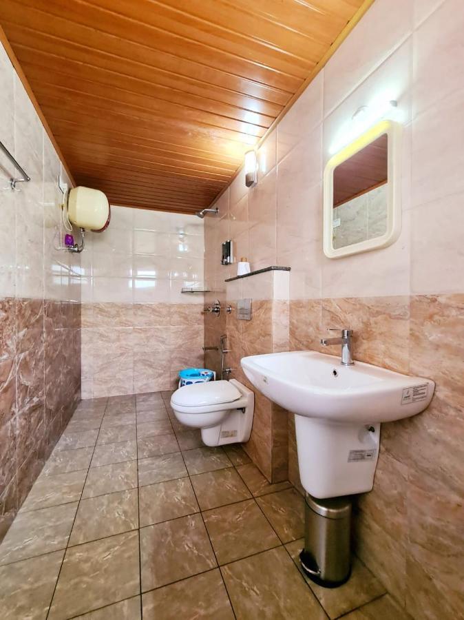 אוטי Anika Palace By Pepe Inn Hotel מראה חיצוני תמונה