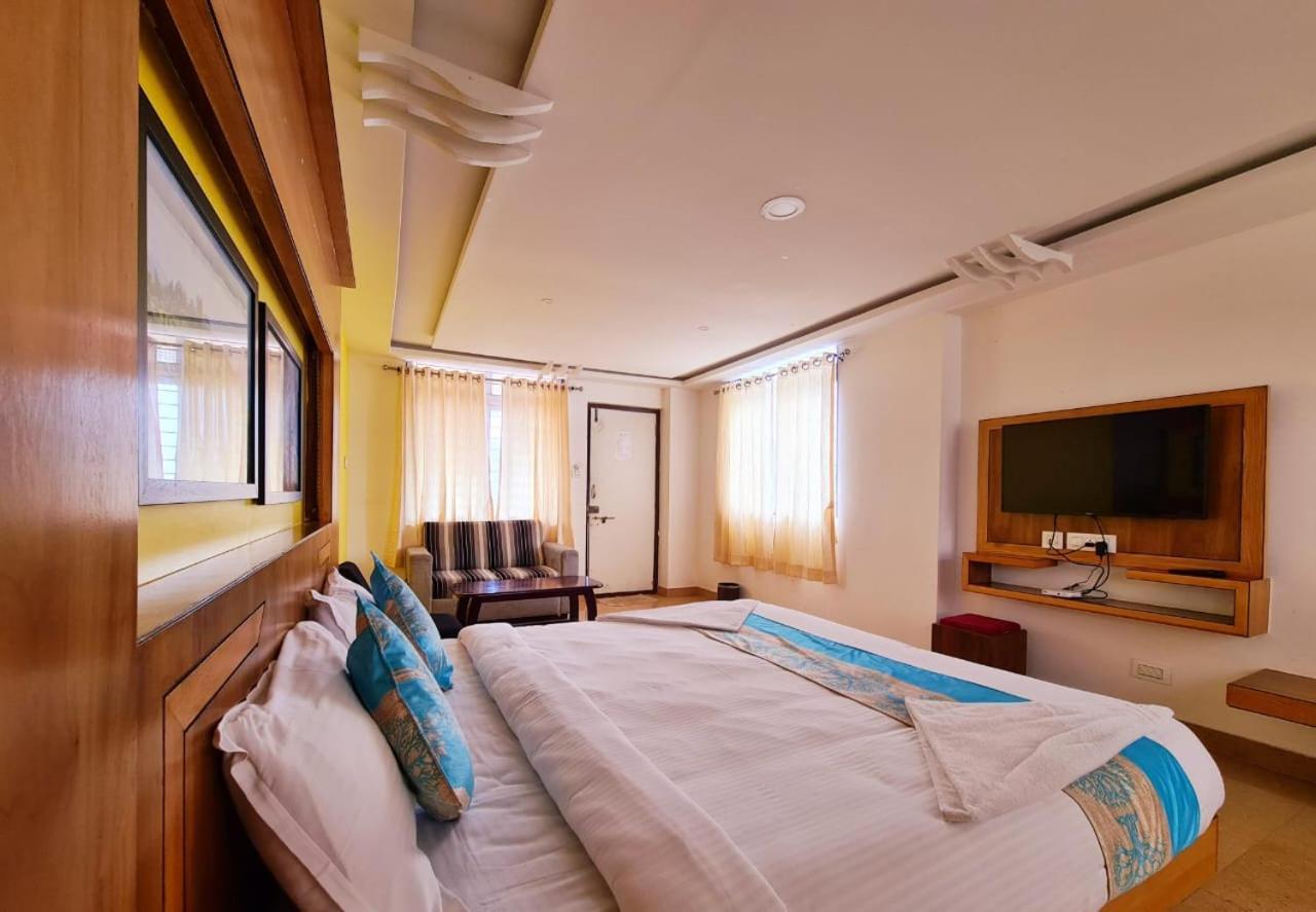 אוטי Anika Palace By Pepe Inn Hotel מראה חיצוני תמונה